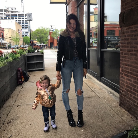 Meet your Posher, Stephanie - Picture 1 of 1